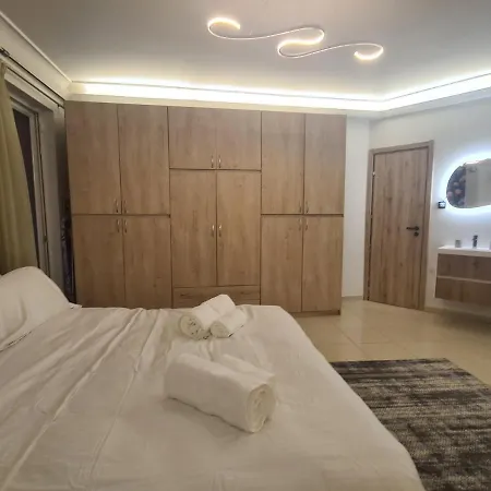 Sunny Private Jacuzzi Hydromassage Acropolis & Lycabettus Far View Parking 300m Metro Peristeri